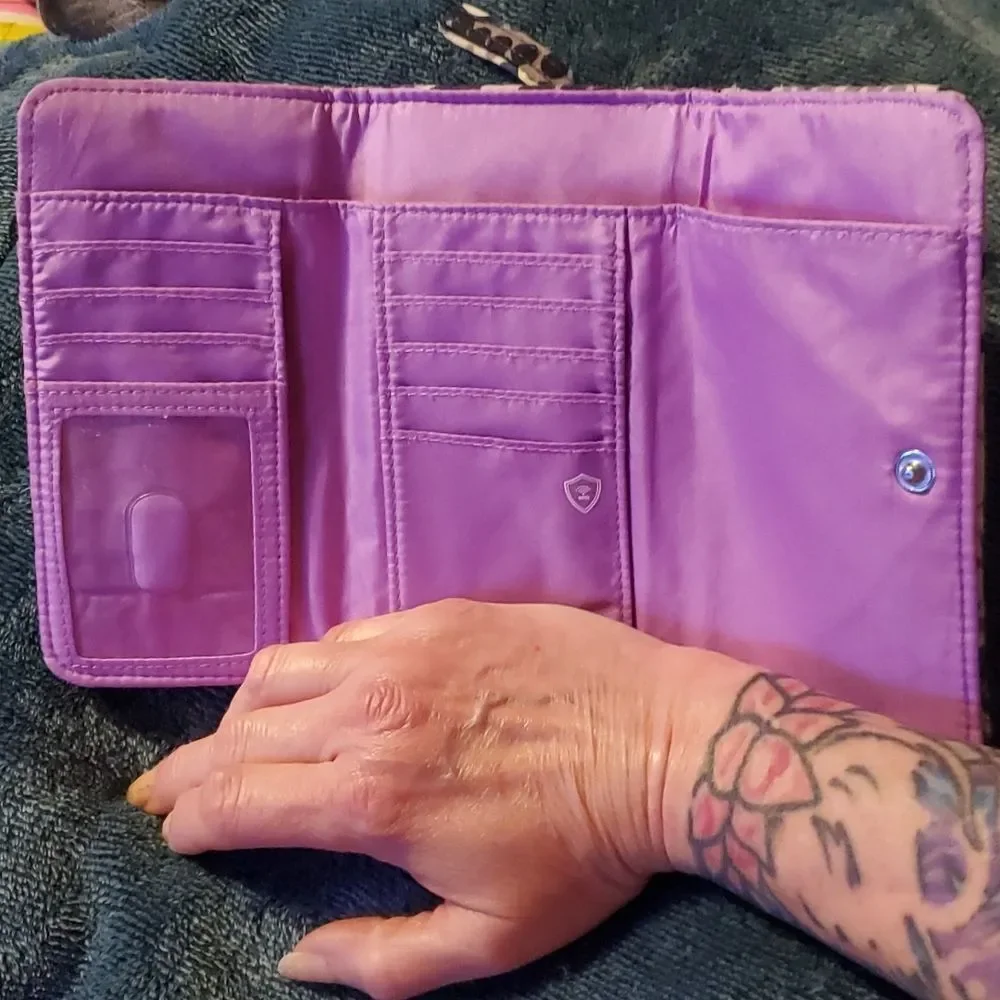 Vera Bradley Mimosa Medallion Tri-Fold RFID Wallet Smartphone Wristlet‎ - Picture 3 of 6